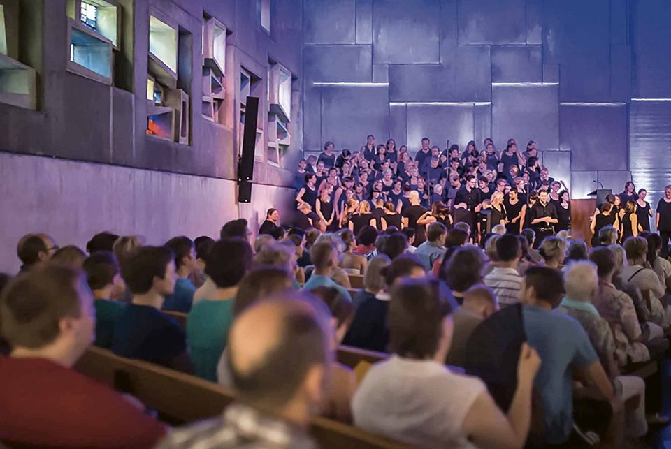 Line Arrays und leistungsstarke Lautsprechersysteme für moderne Musik in Kirchen sind mit Fohhn möglich