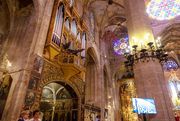 Orgel im Seitenschiff der Kathedrale von Palma auf Mallorca.