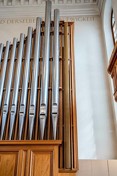 Braune Fohhn Linea Focus DLI-230 eingebaut in die Orgel der reformierten Kirche Thalwil in der Schweiz.